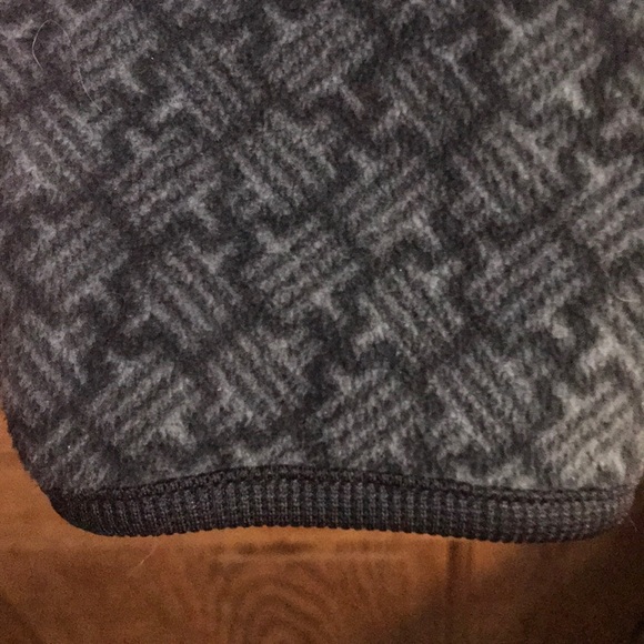 Columbia Medium Women’s Pullover - Picture 7 of 8